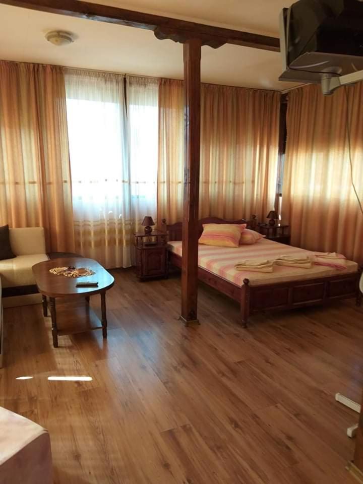 Guest House Ambrozia Kotel Exterior photo